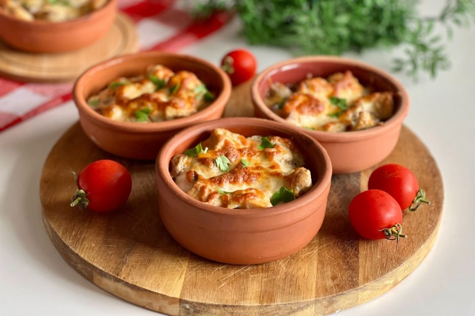 Tavuklu Mantarlı Güveç